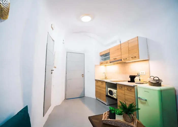 Jessica With Jacuzzi *